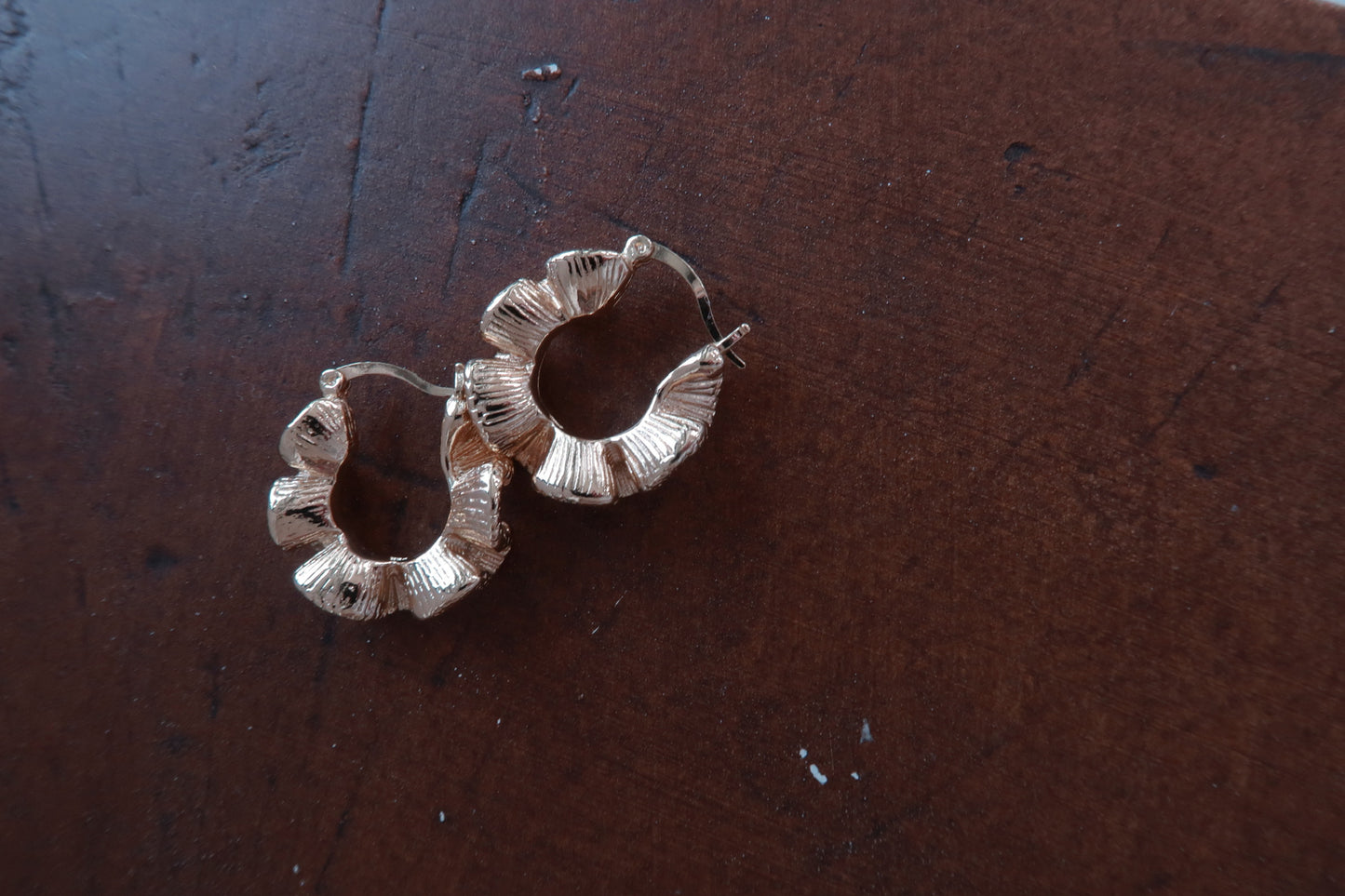 Ruffled hoop