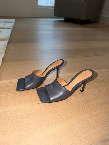 Bottega Veneta Black Leather Square-Toe Mules — 37