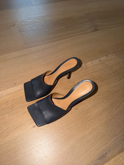 Bottega Veneta Black Leather Square-Toe Mules — 37